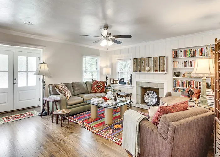Walk To Ou! Centrally Located Game-Day Getaway