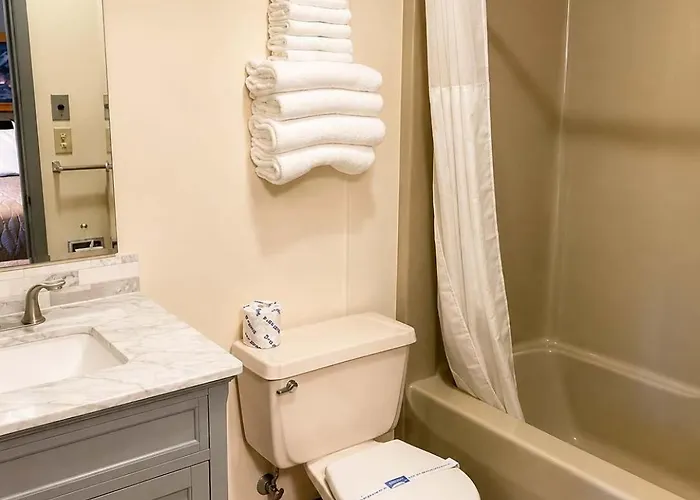 Room 23-2 Queen Suite-Woodland Motor Lodge