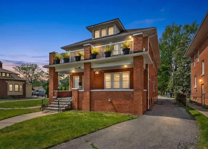 2 Bedroom - Fully Equipped Dearborn Home