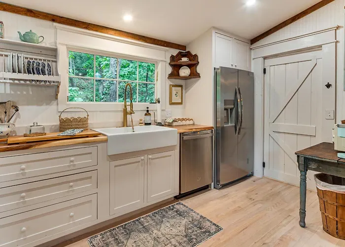 Comfy Cottage Charmer W/ Patio Garden In Tryon