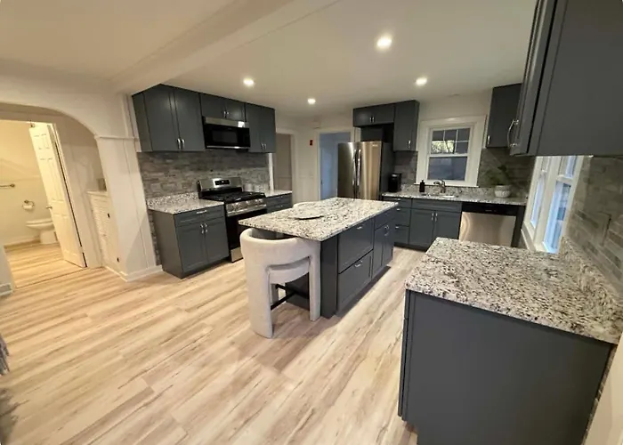 Bailiwick On The Beach - Oceanfront Cottage