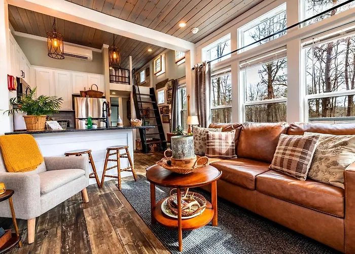 Cozy Cabin Retreat With Loft Hideaway, Fire Pit & Nature Trails In Monteagle, Tennessee