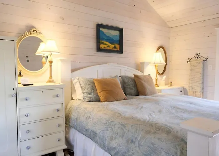 Beautiful Texas Cottage For A Romantic Canyon Lake Getaway