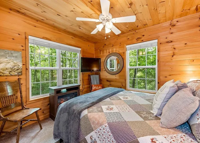 Secluded Cozy Wooden Cabin In Fort Payne, Alabama