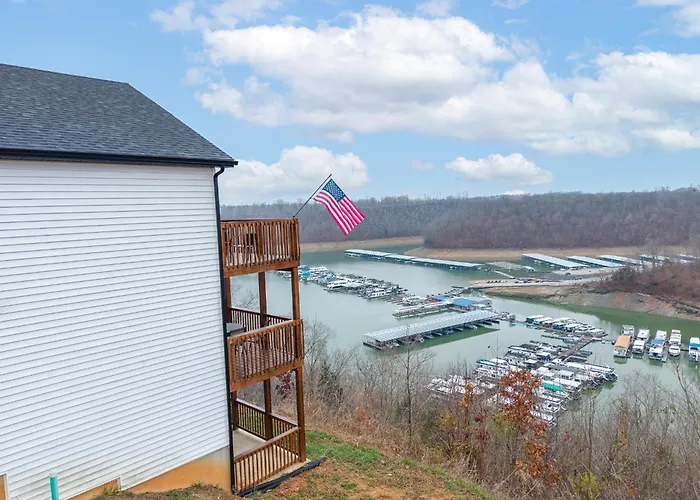 A Lake Breeze With Private Boat Slip