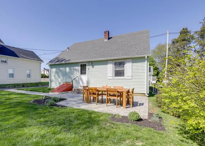< 1 Mi To Dtwn Westerly! Walkable Coastal Escape