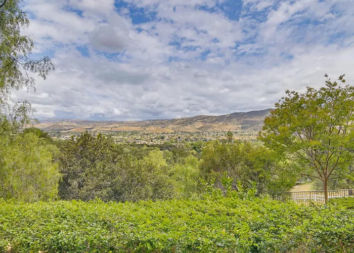 Amazing Mtn & City Views! Simi Valley Hideaway