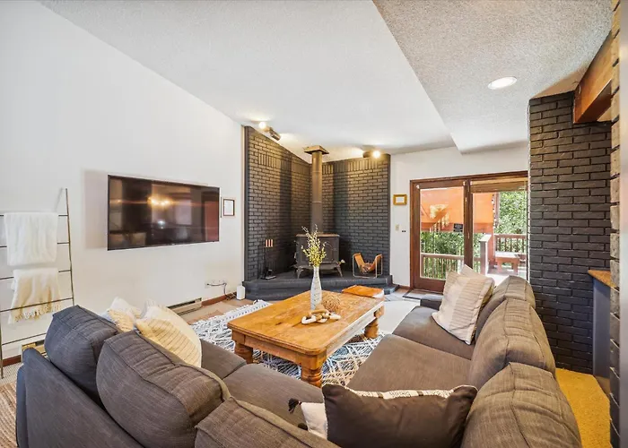Twins Getaway: Frisco Townhome With Hot Tub, Dog Friendly
