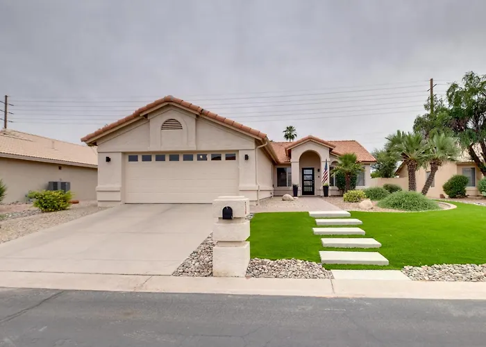 Golf, Swim, Play & Relax! Gated Sun Lakes Home