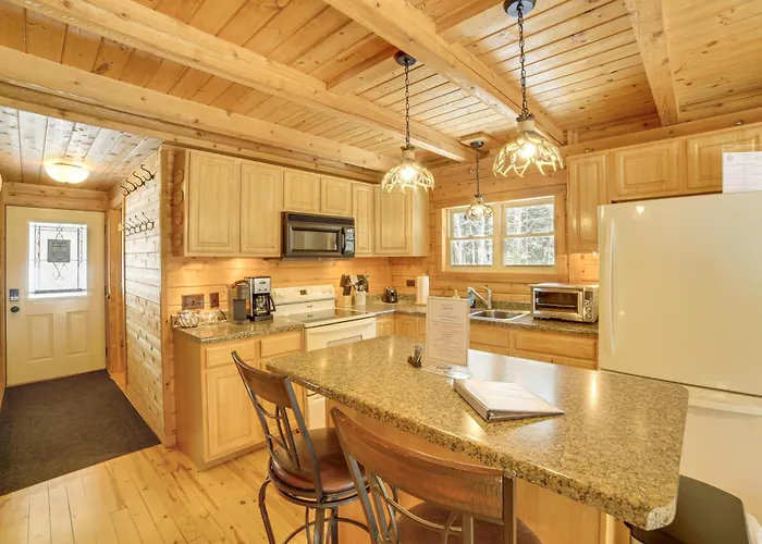 1/4 Mi To Hiawatha Forest Trails! Outdoor Retreat