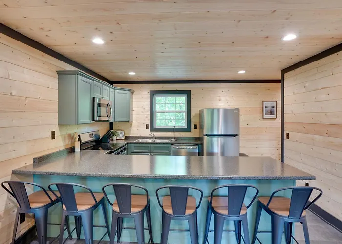 Walk To Kentucky Lake! Pet-Friendly Murray Duplex