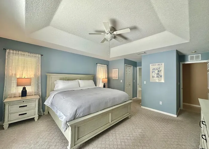 Pool Retreat & Minutes To Beach