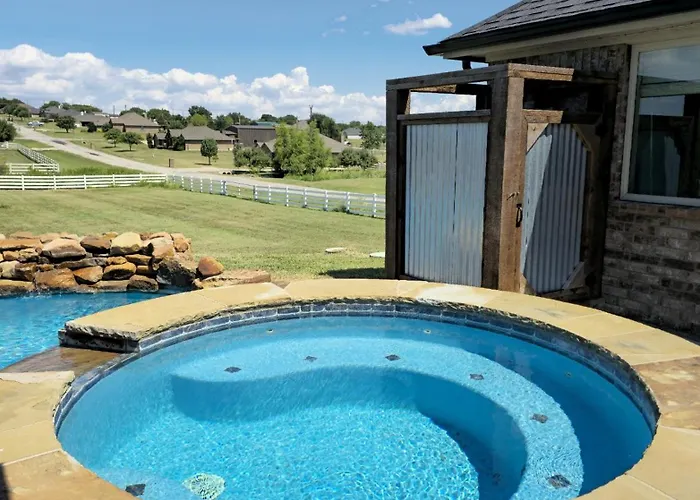 Luxury Motorhome With Hot Tub And Pool