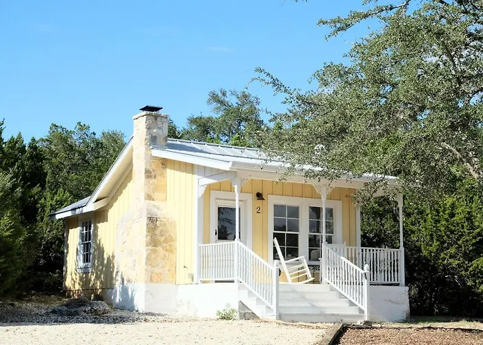 Bright And Cheery Hill Country Retreat For A Relaxing Vacation In Texas