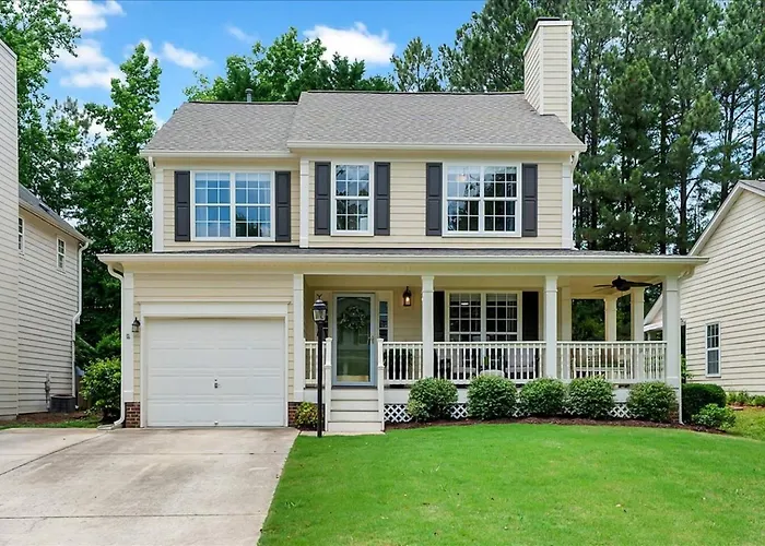 3 Bdr 2. 5 Bedroom Cottage In The Heart Of Holly Springs