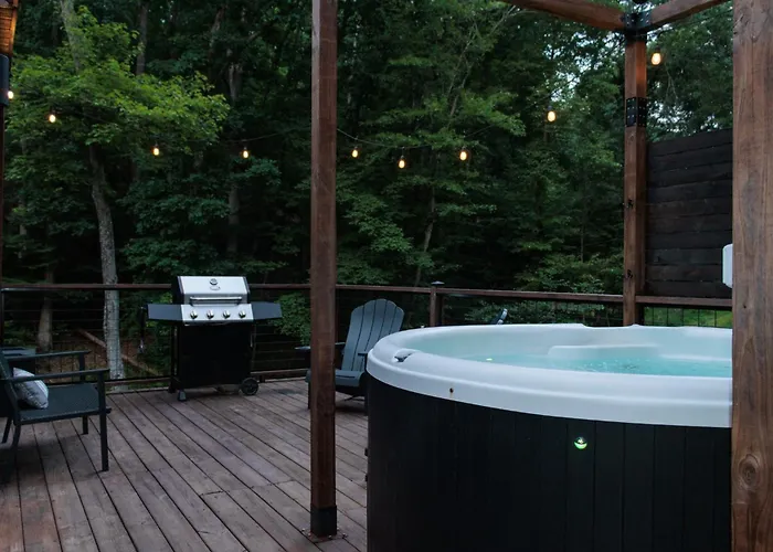 The Outpost-2 Bed Bungalow W/Hot Tub