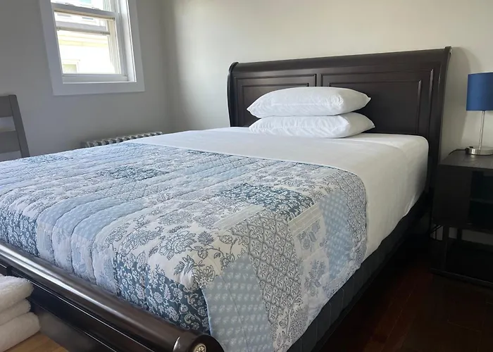 Airport And Boston Room