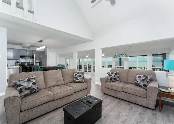Bayside Waterfront Home With Private Patio