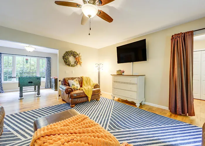 Riverfront Home W/ Mtn Views, Near Blue Ridge Pkwy