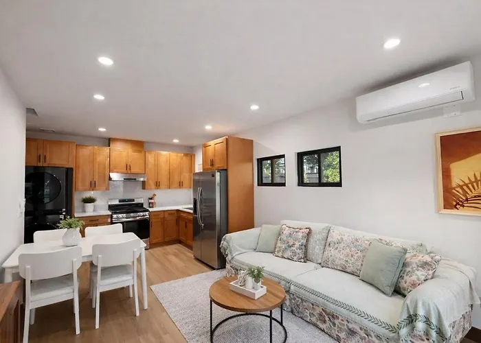 Private 1B1B Home In Pasadena & Parking