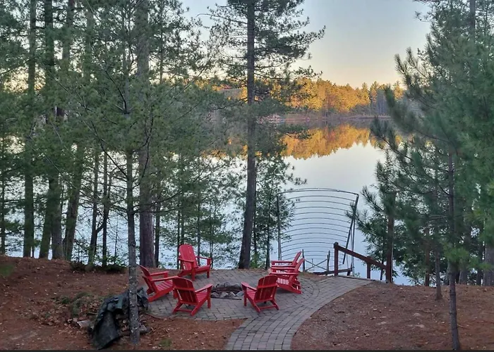 Luxury Log Home W Sandy Frontage Private Dock Year-Round Trails
