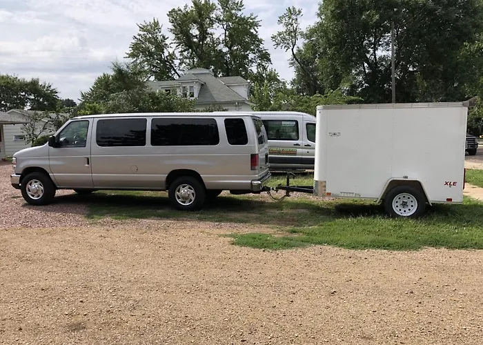 Town N' Country Motel & Shuttle