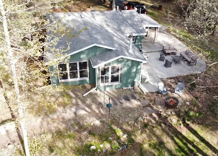 Waupaca Wellness Retreat: Private Beach+ Elite Gym