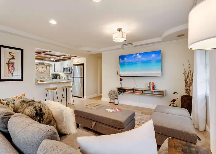 Casa Coral- Cozy Stay With Yard Near Miami Stadium
