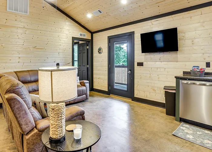 Kentucky Lake Escape: Family Cabin W/ Fire Pit