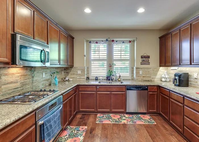 Spacious + Pet-Friendly Family Home In Tracy
