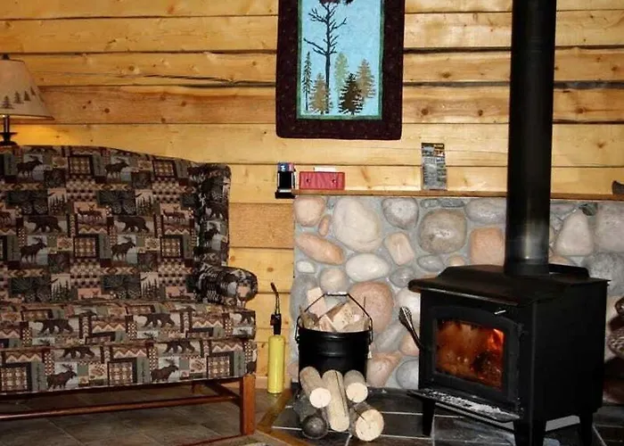 Cozy Creekside Cabin With Mountain Views & Fireplace Near Log Cabin Creek, Tok Alaska