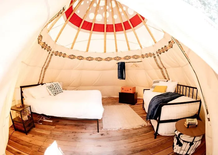 Group Tp 03 Yellowstone Luxury Tipi