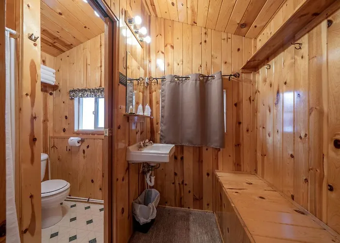 Cute Log Cabin For A Cozy Couples Retreat Near Yellowstone In Ashton, Idaho