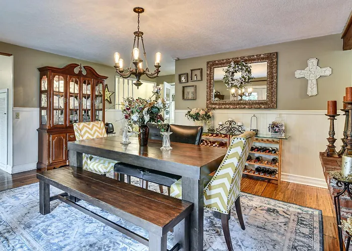Close To Intel/Nike: Large Family Home W/ Hot Tub