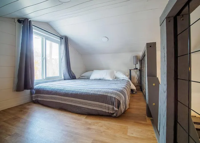 Cozy Lofted Cabin