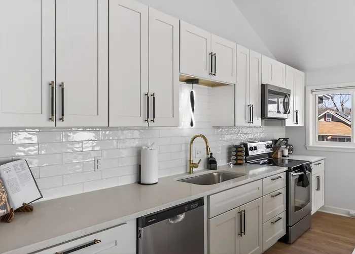 3Br Home Near Kc | 13 Min To Stadium | Sleeps 6