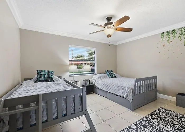 Villa 10 Mins To Wef - Fenced Yard - Pet Friendly