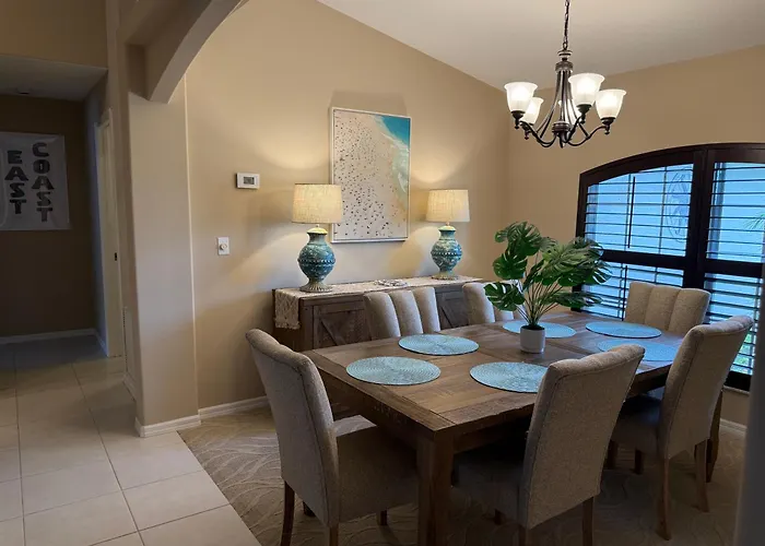 Pool Retreat & Minutes To Beach