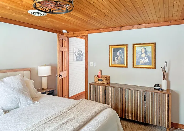Ultimate Hayward Trailhead Cabin - Base Camp 77