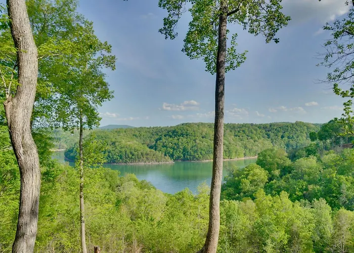 Hot Tub & Games! 'The Retreat' On Dale Hollow Lake