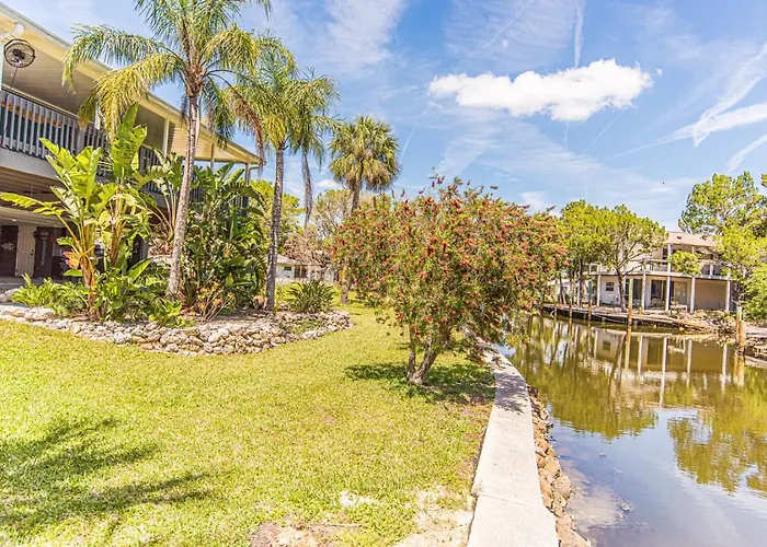Island Time Waterfront Canal Home In Ozello W Dock, Boat House With Fish Sink Station, Icemaker, Pellet & Gas Grill, Firepit, Bonus Patio Under Home, Sleeps 10 In 1 King, 3 Queens And Sofa Bed, Allows 1 Dog