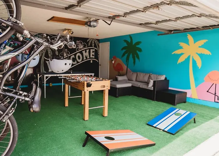 Family Retreat With Free Heated Pool, Game Room, Sleeps 10, Bikes, Bbq Grill, 15 Minutes To Honeymoon Island