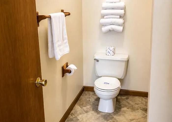 Room 29-1 Queen 1 Full Suite-Woodland Motor Lodge