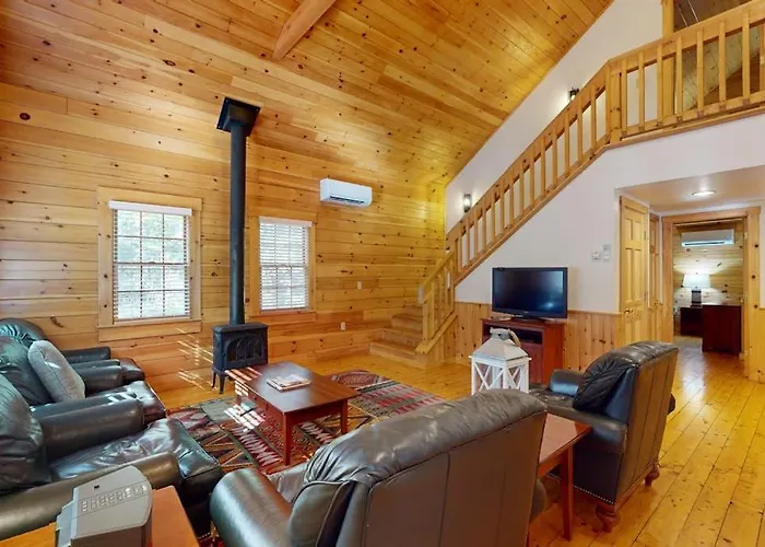 Tranquil Dog-Friendly Cabin With Full Kitchen, Fireplace & Nearby Recreation