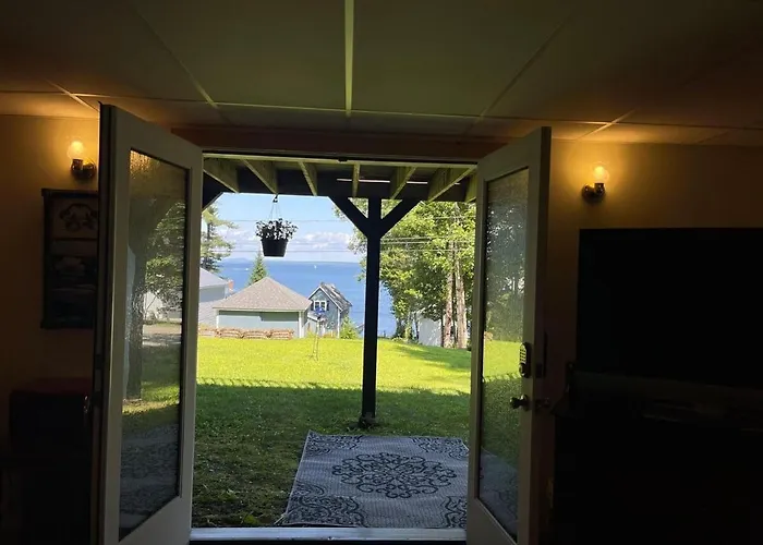 Slice Of Heaven, Steps To The Beach