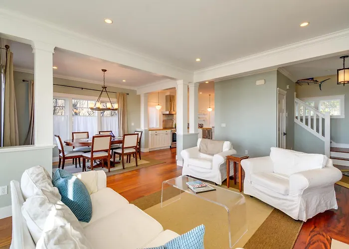 4Br/4Ba Beachfront Retreat With Hot Tub And Sauna