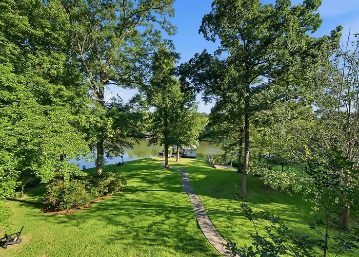 The Sinclair House Private Lake Retreat