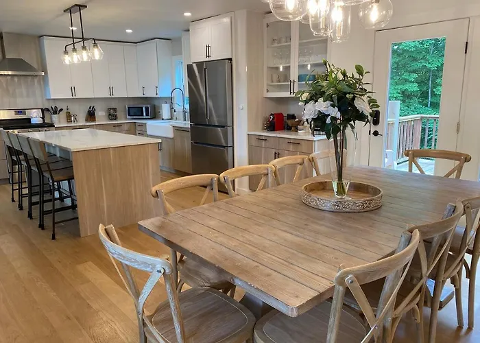 Catskill Mt Retreat: Vineyard Views & Hot Tub- 8Br - Holiday Home