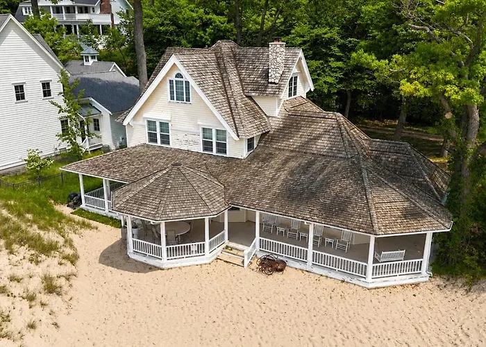 New! The Frankfort Beach House - Spectacular!