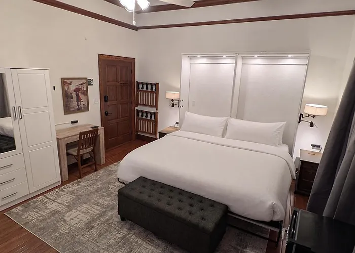 Historic Ember Room At The Knickerbocker